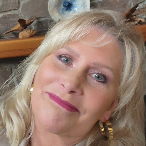 Meet your Posher, Cheryl - Picture 5 of 13